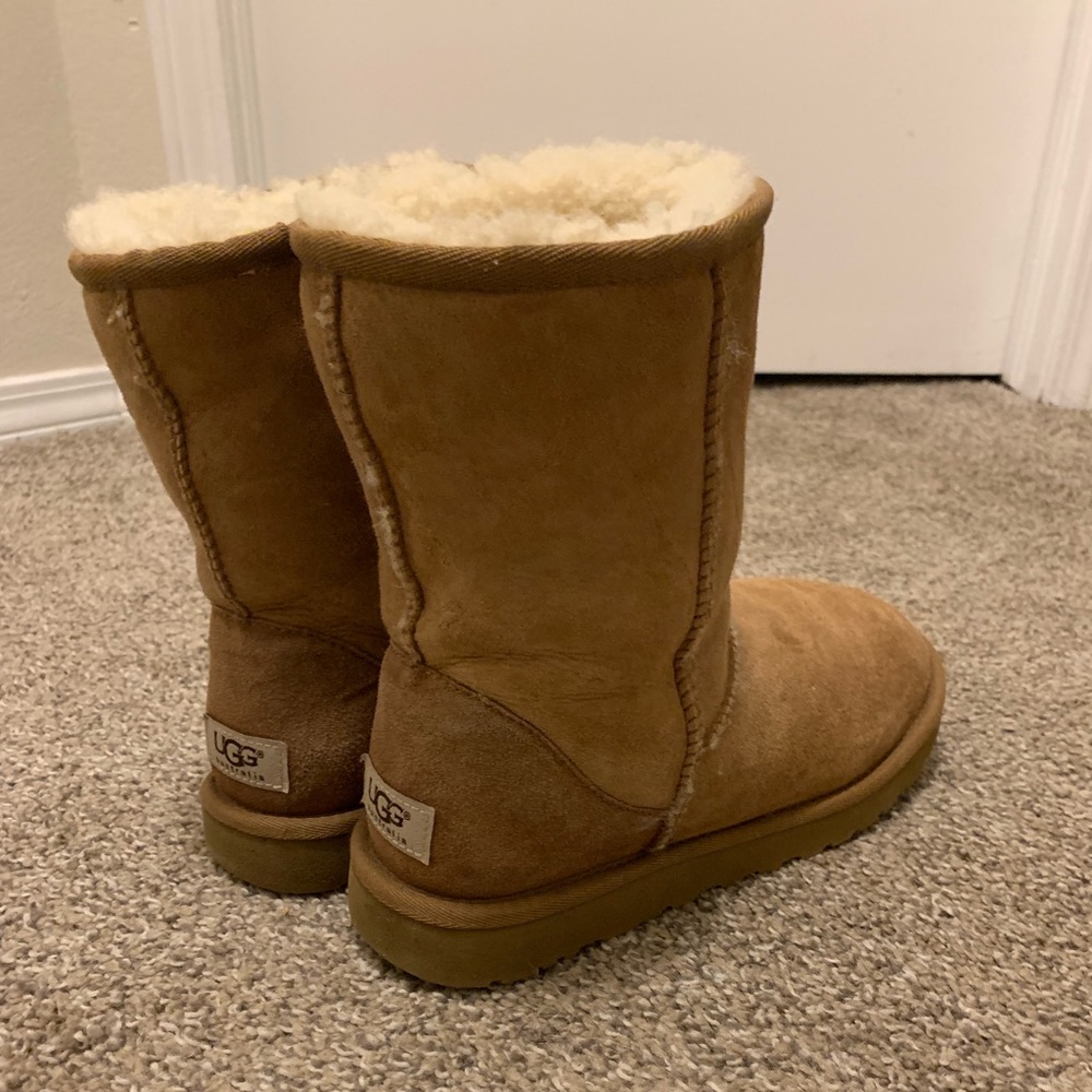 Mid height Uggs Size 8